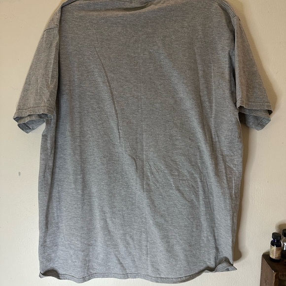 Gray 'Adopt a Street Cat' Possum Graphic Tee Size Large - Picture 5 of 5